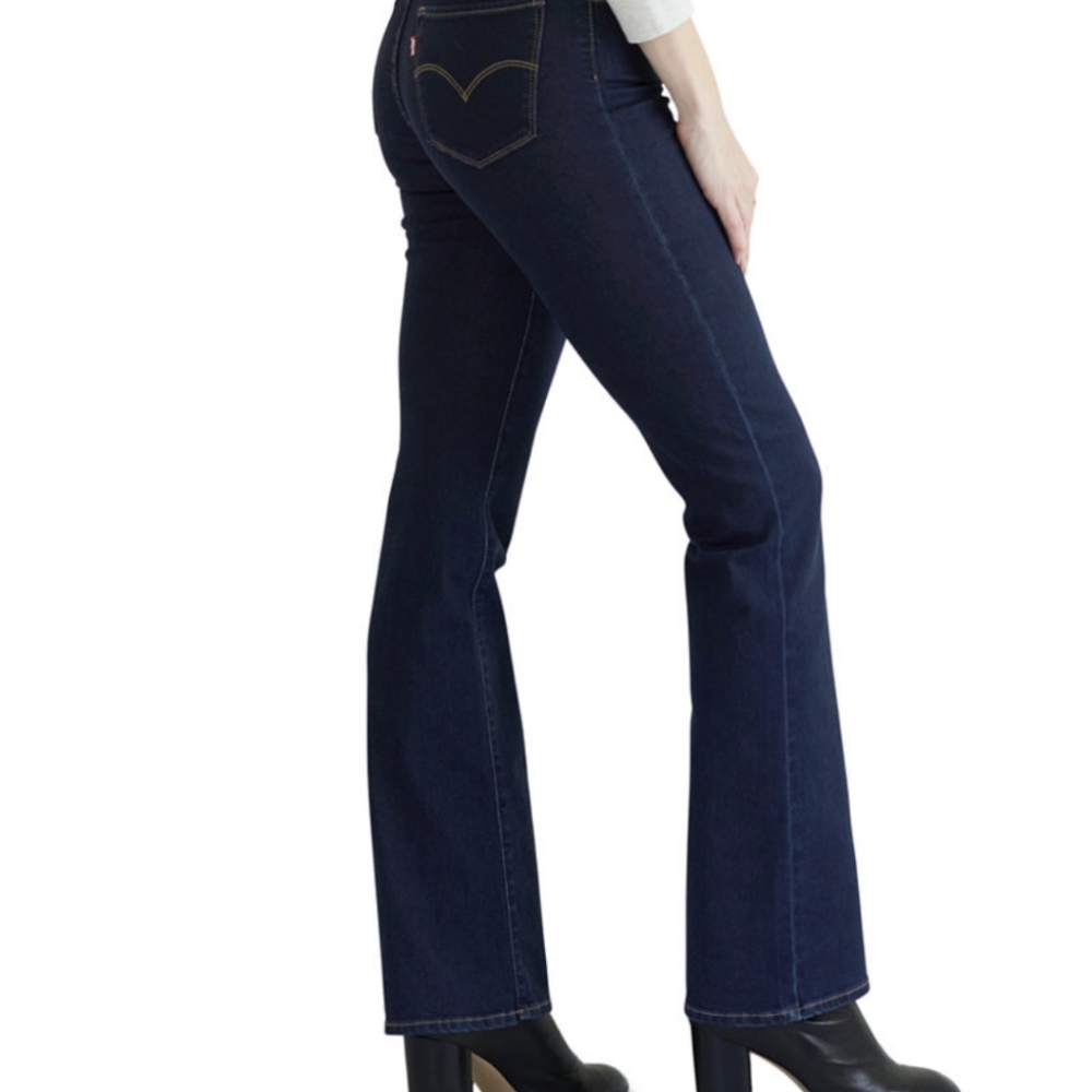 Levi's 725 High-Rise Bootcut Jeans Short
